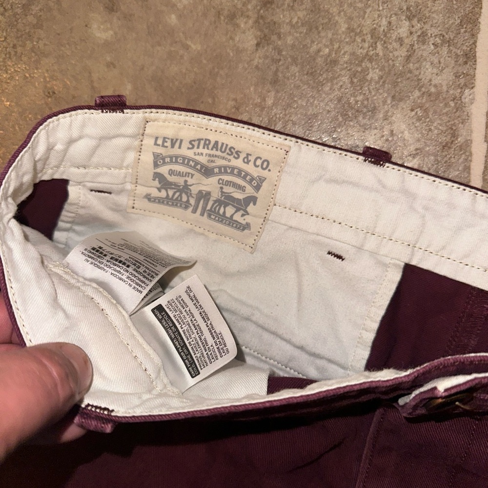Levi's Men's Maroon Chinos - Picture 2 of 6
